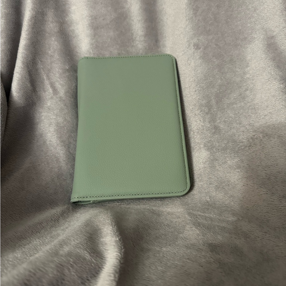 Cobak Sage Green Compact Leather Organizer With Pockets And Zip Money Pocket